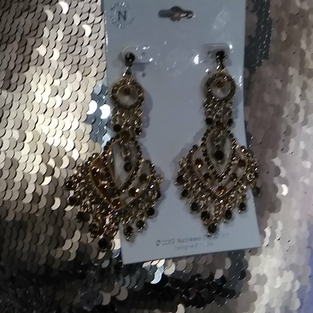 Earrings - Picture 2 of 3